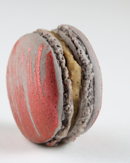 Macaron  foie gras et truffe noire